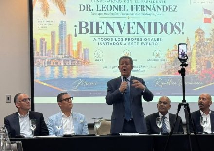 Leonel Fernández lleva a Miami agenda sobre el futuro de la diáspora dominicana