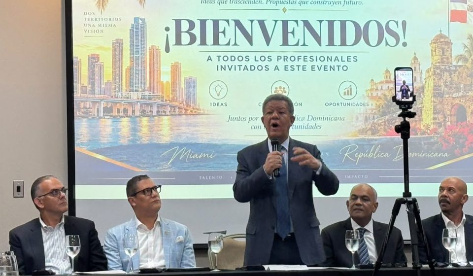 Leonel Fernández lleva a Miami agenda sobre el futuro de la diáspora dominicana