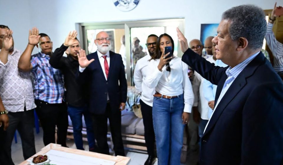 Leonel: “El PRM está viniendo a la Fuerza del Pueblo y eso está ocurriendo en todo el país”