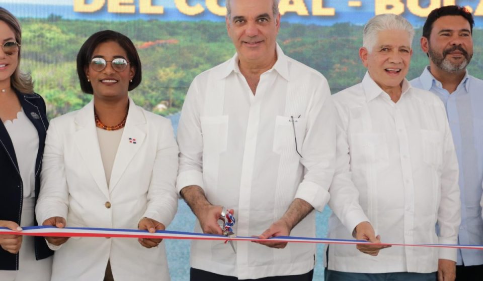 Tras 25 años de espera, presidente Abinader inaugura la carretera de Boca de Chavón