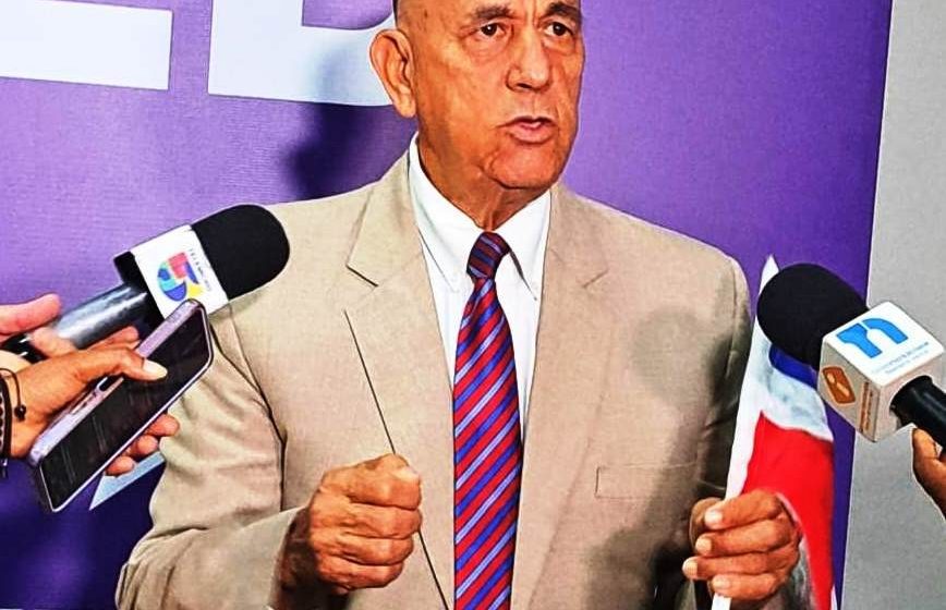Luis de León: La democracia está en peligro y la oposición tiene que unificarse