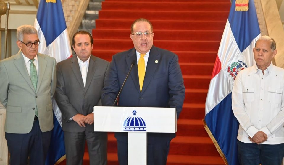 Magín Díaz: economía dominicana avanza pese a complejo escenario internacional