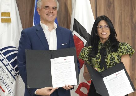 Minerd y Adozona acuerdan fortalecer formación técnico-profesional para zonas francas