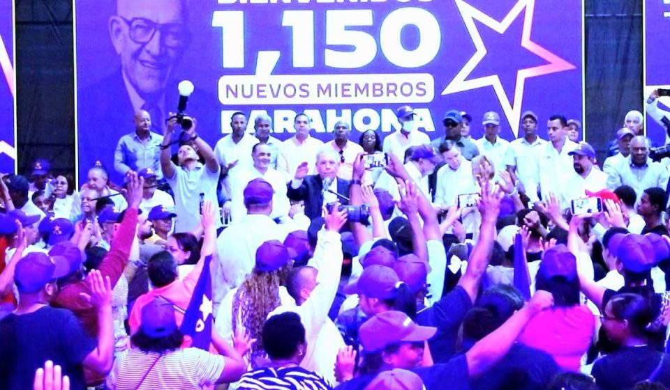PLD juramenta a 1,150 nuevos miembros durante acto en Barahona