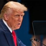Trump dice que congresista republicana que rechaza su política migratoria ganó gracias él