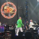 Ramón Orlando celebra sus 50 años en una “noche de grandes” en el Estadio Olímpico