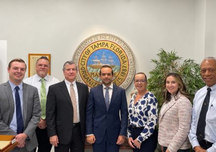 René Rodríguez se reúne con el gobierno local de Tampa, Florida