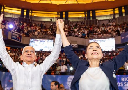 Carolina Mejía presenta a Ricardo de los Santos como jefe de su campaña presidencial