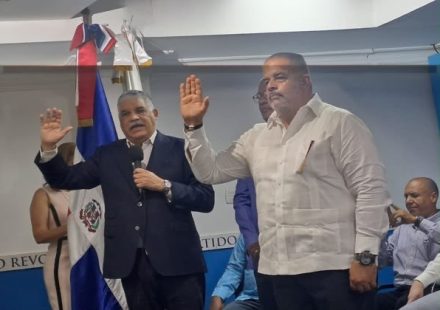 Dirigentes del PRD en Barahona piden a Noé Sterling volver a asumir candidatura a alcalde