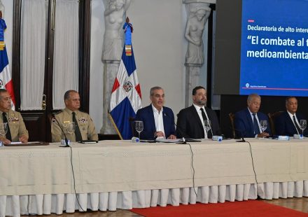 Presidente advierte cárcel de hasta 30 años para quienes afecten parques nacionales; lo llama “terrorismo ambiental”