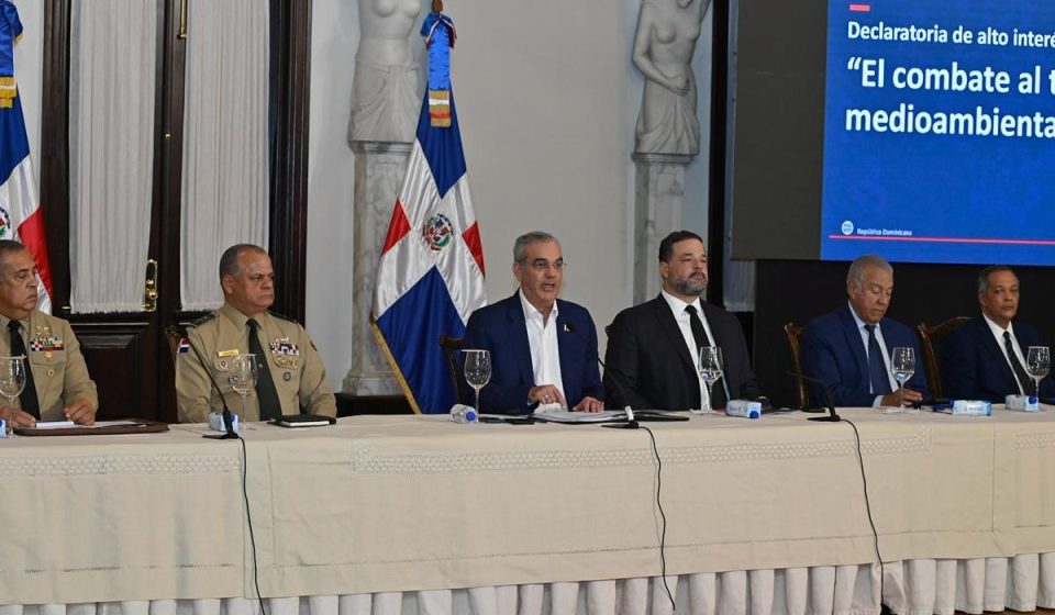 Presidente advierte cárcel de hasta 30 años para quienes afecten parques nacionales; lo llama “terrorismo ambiental”