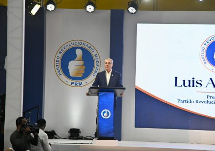 Abinader dice no llegó a presidencia PRM para «imponer un heredero político»; llama a dirigentes a volver a la base