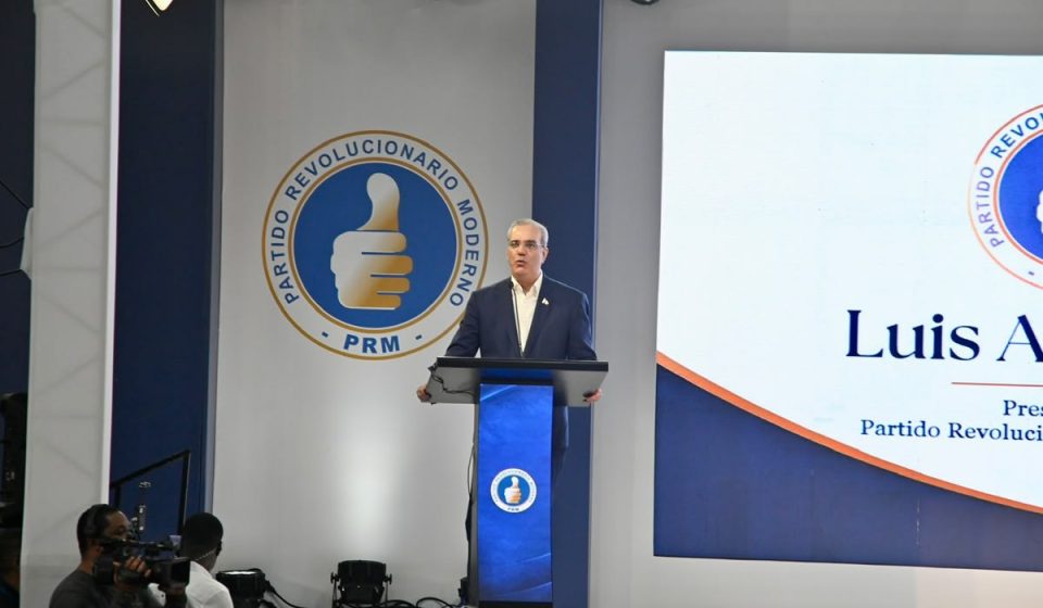Abinader dice no llegó a presidencia PRM para «imponer un heredero político»; llama a dirigentes a volver a la base