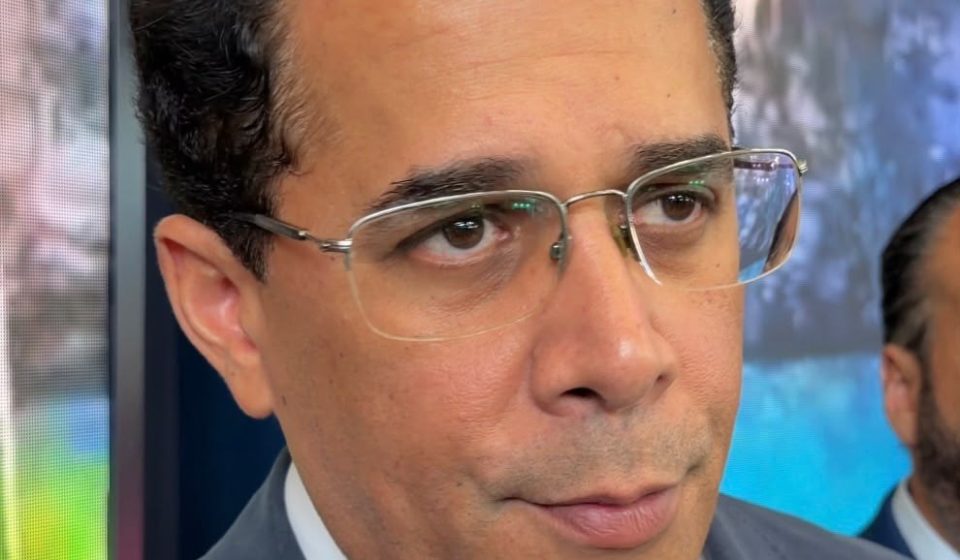 Collado anuncia extensión de operaciones de Air France en RD hasta mayo de 2027