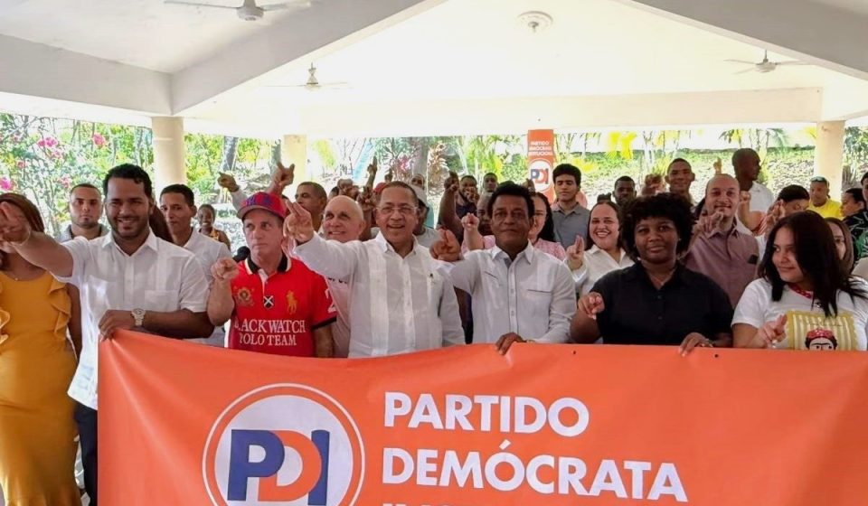 Ismael Reyes juramenta dirección municipal del PDI en SDO