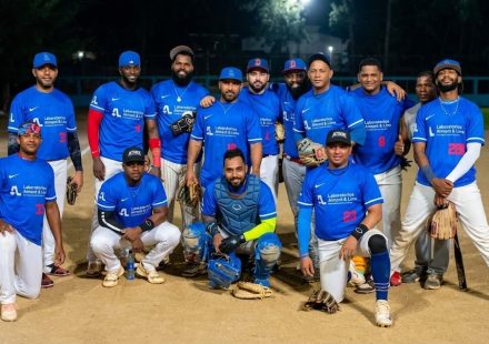 Almont y los Cocineros avanzan a segunda ronda del Chata de Equipo del Softbol del DN