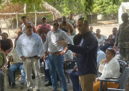 Alcaldesa promete energía eléctrica para Vuelta Grande de Bahoruco tras más de 40 años de espera