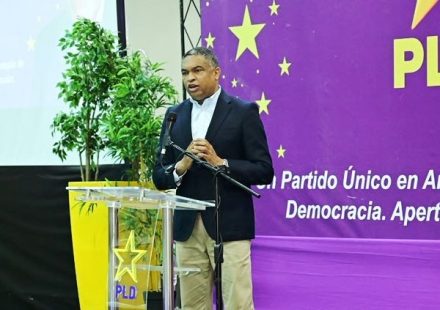 Yván Lorenzo exhorta a la población a “desahogarse” en la consulta del PLD