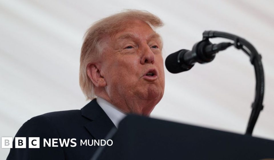 Trump asegura que la reunificación de Irlanda sería "algo fantástico" durante una visita a Dublín