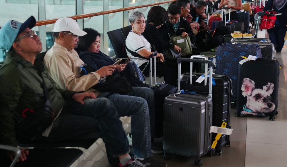 Indonesia’s main airport suspends flights due to Anak Krakatau eruption