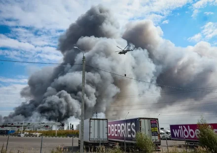 Al menos 338 drones derribados y dos civiles muertos y varios heridos en Moscú, según TASS