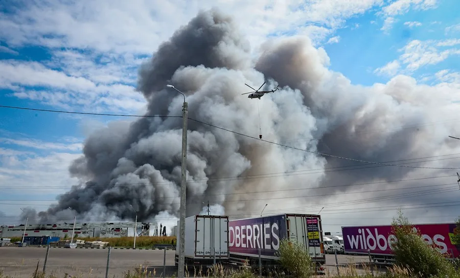 Al menos 338 drones derribados y dos civiles muertos y varios heridos en Moscú, según TASS