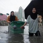 Bangkok declares disaster as heavy rains spark flooding