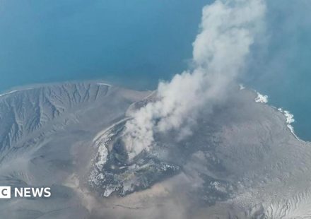 Volcano eruption triggers flight suspensions at Indonesia's main airport
