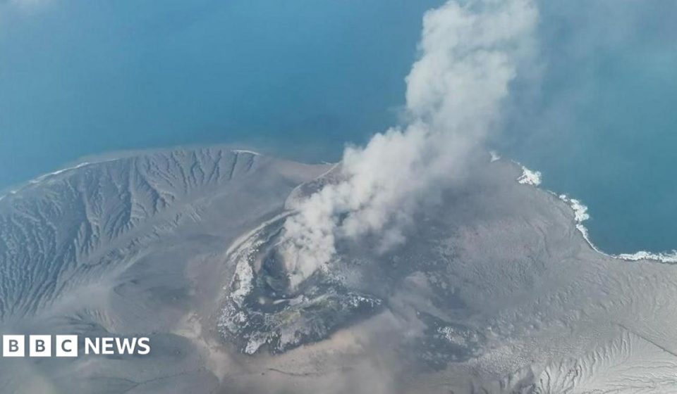Volcano eruption triggers flight suspensions at Indonesia's main airport