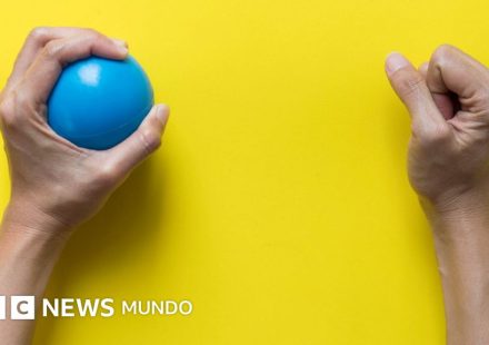 4 ejercicios que ayudan a fortalecer las muñecas, una de las articulaciones más afectadas por la vida moderna