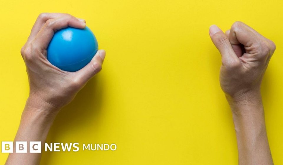 4 ejercicios que ayudan a fortalecer las muñecas, una de las articulaciones más afectadas por la vida moderna
