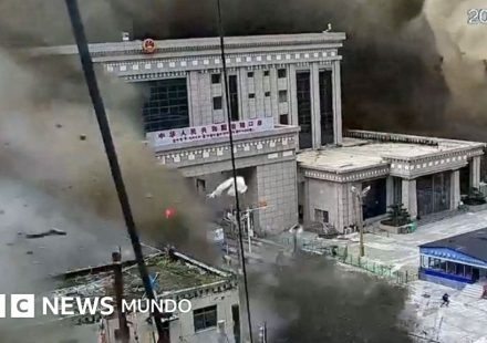 Cómo fueron los últimos minutos antes de que las inundaciones arrasaran la frontera entre Nepal y China