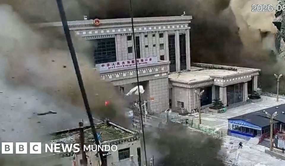 Cómo fueron los últimos minutos antes de que las inundaciones arrasaran la frontera entre Nepal y China