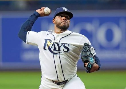 Freddy Peralta se reencuentra con su dominio en las Grandes Ligas