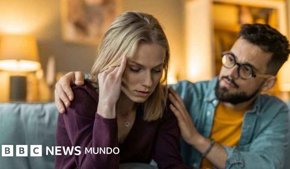 Cómo los hombres pueden ayudar a las mujeres a compartir la "carga mental" de llevar un hogar