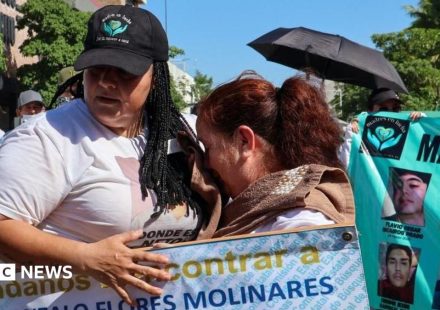 Thousands demand end to violence in Mexican cartel hotspot