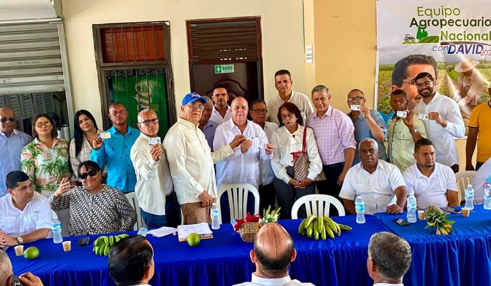 Juramentan en Santiago equipo agropecuario de apoyo a David Collado