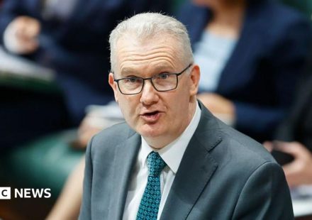 International students, 'visa hoppers' and backpackers targeted in Australia migration crackdown