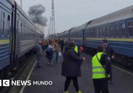 Rusia ataca un tren ucraniano poco después de que altos funcionarios europeos abandonaran la estación