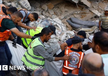 El derrumbe de un edificio dañado por la guerra en Gaza deja al menos 21 muertos y decenas de desaparecidos