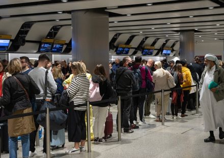 Hundreds of flights delayed, cancelled after UK air traffic control glitch