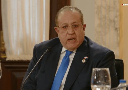 Magín Díaz destaca crecimiento económico y aumento de 34 % en la inversión pública, pese a crisis internacional