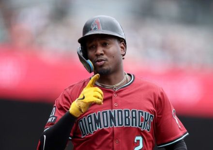 Perdomo regresó a la alineación de Arizona tras recibir pelotazo en el casco