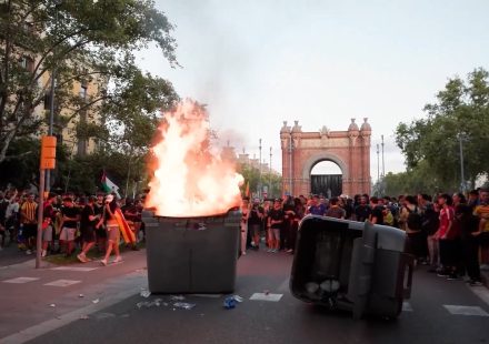 Police in Barcelona clash with Catalan national day activists
