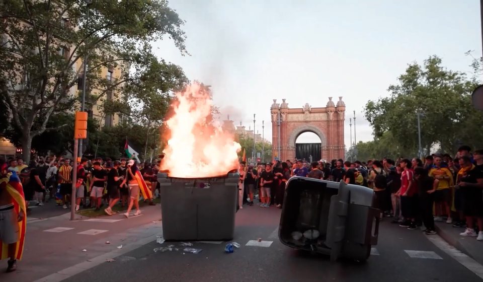 Police in Barcelona clash with Catalan national day activists