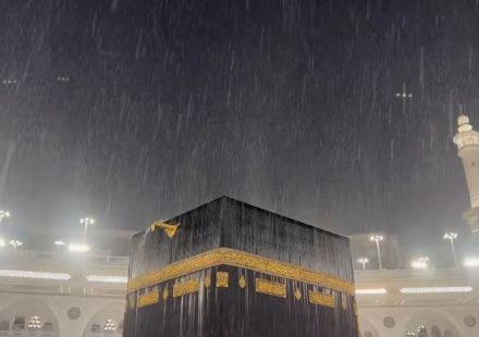 Heavy rain falls over the Kaaba in Mecca