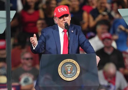 Trump threatens to end trade with Mexico and Europe after rate hike
