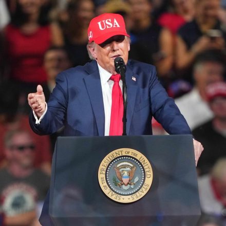 Trump threatens to end trade with Mexico and Europe after rate hike