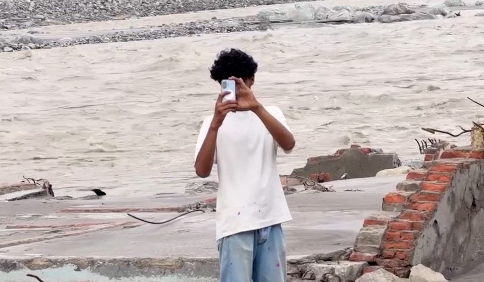 Video: Influencers accused of exploiting Nepal flood survivors