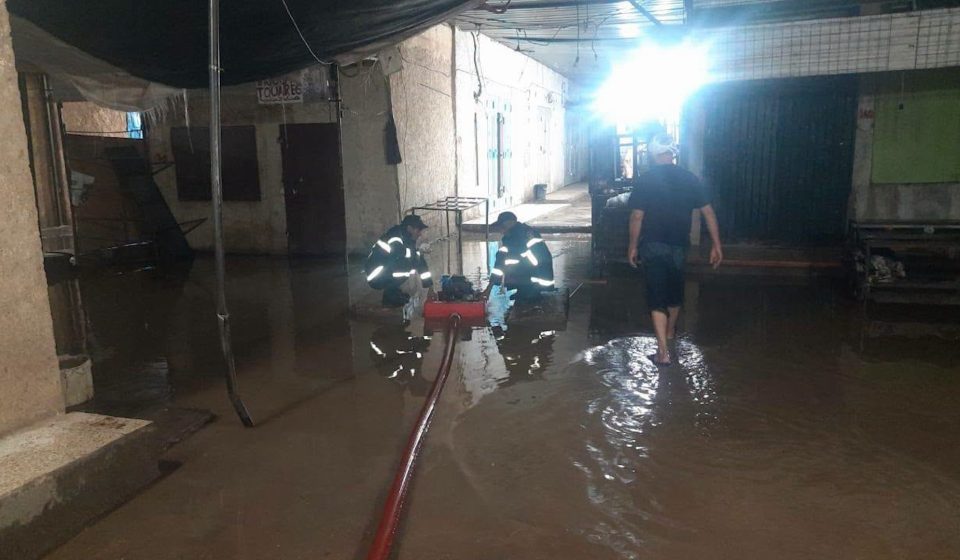 Floods inundate roads in southeastern Algeria
